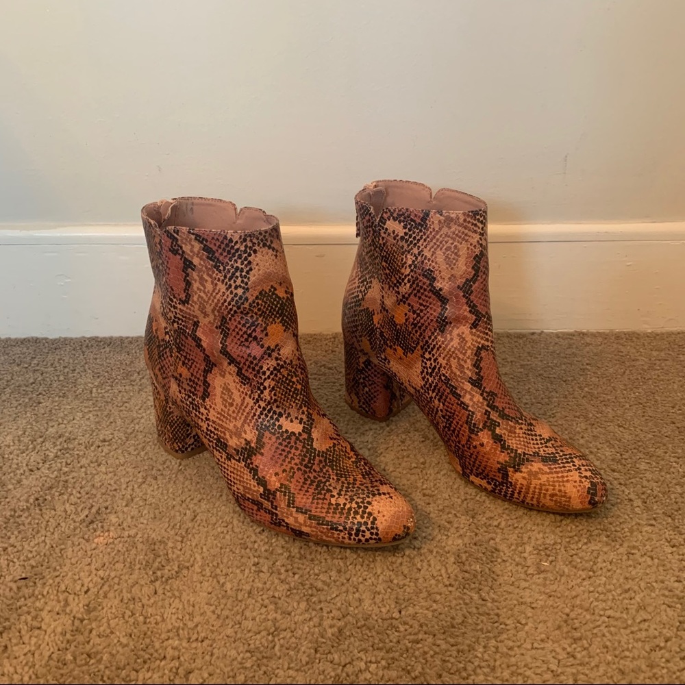 👢Old Navy Snake Skin Booties👢